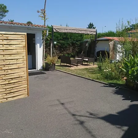 Maisonnette Climatisee Avec Piscine 6mn *