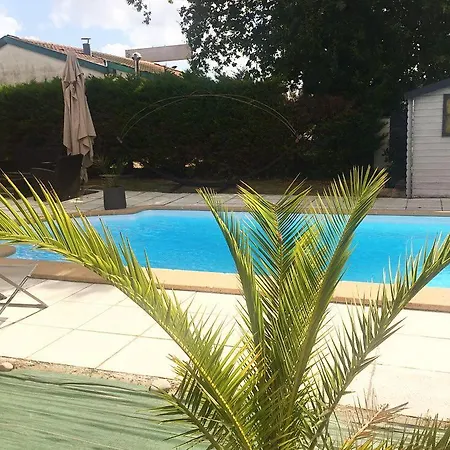 Maisonnette Climatisee Avec Piscine 6mn Holiday home *