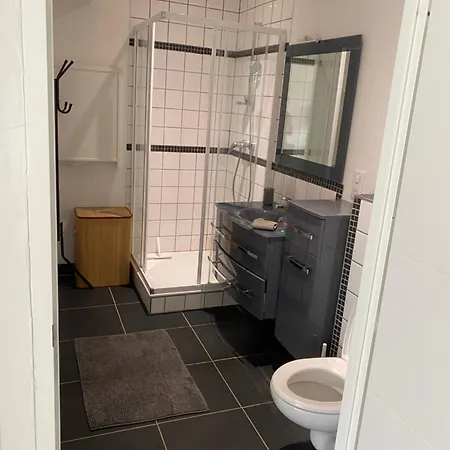 Maisonnette Climatisee Avec Piscine 6mn Holiday home *