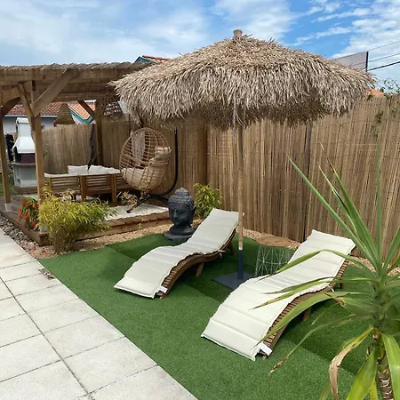 別荘 Maisonnette Climatisee Avec Piscine 6mn *